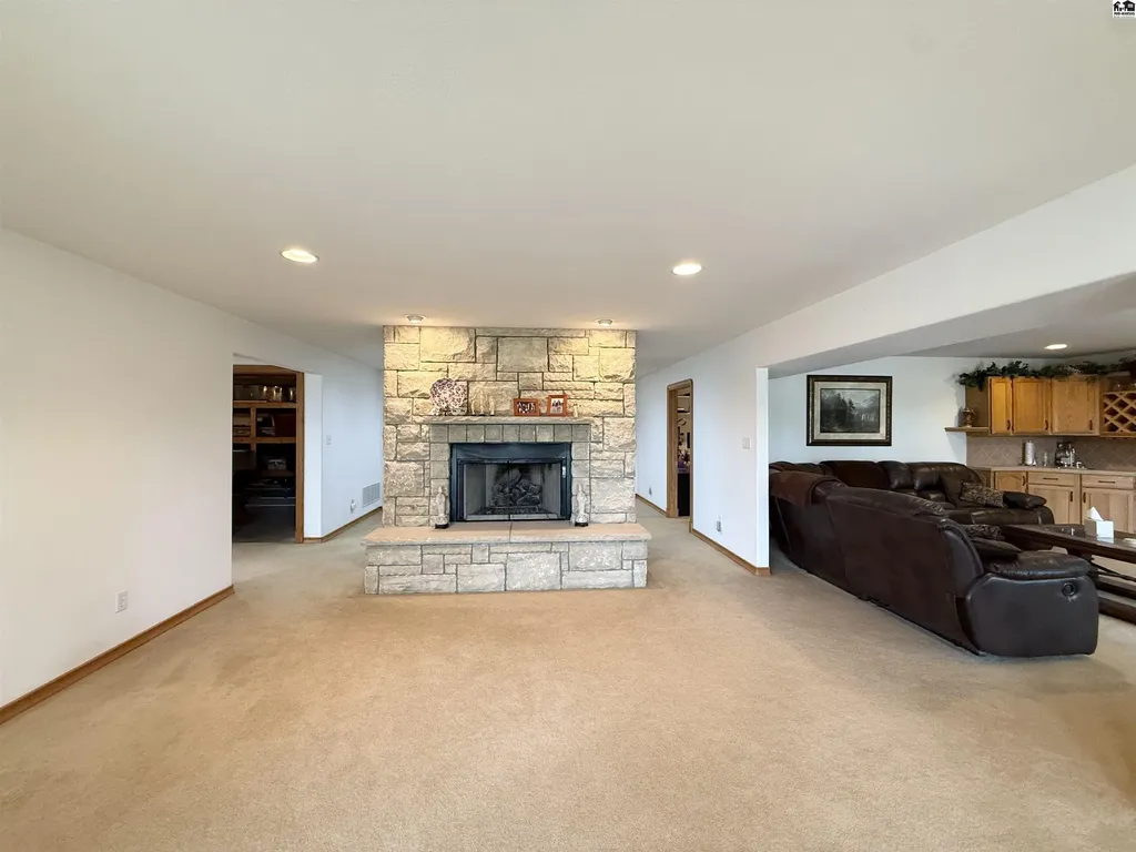10171 Paganica Pass Hutchinson KS 67502