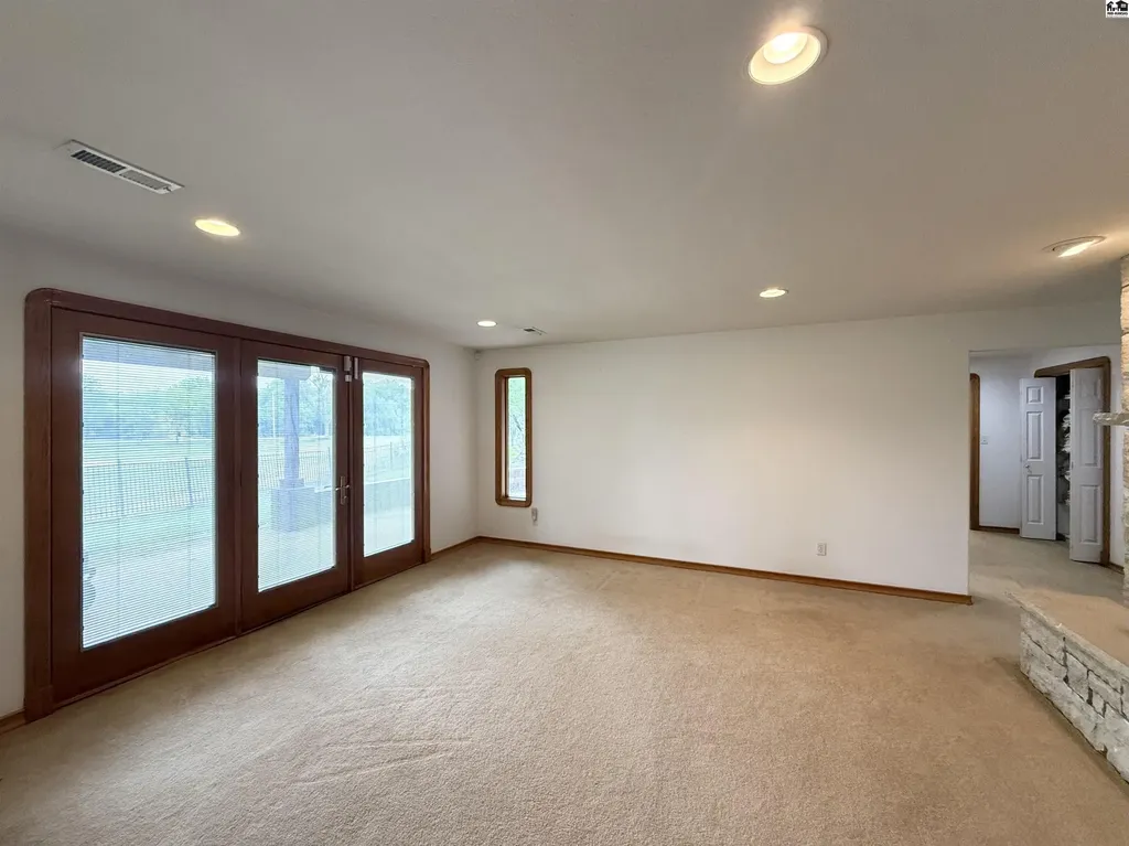 10171 Paganica Pass Hutchinson KS 67502