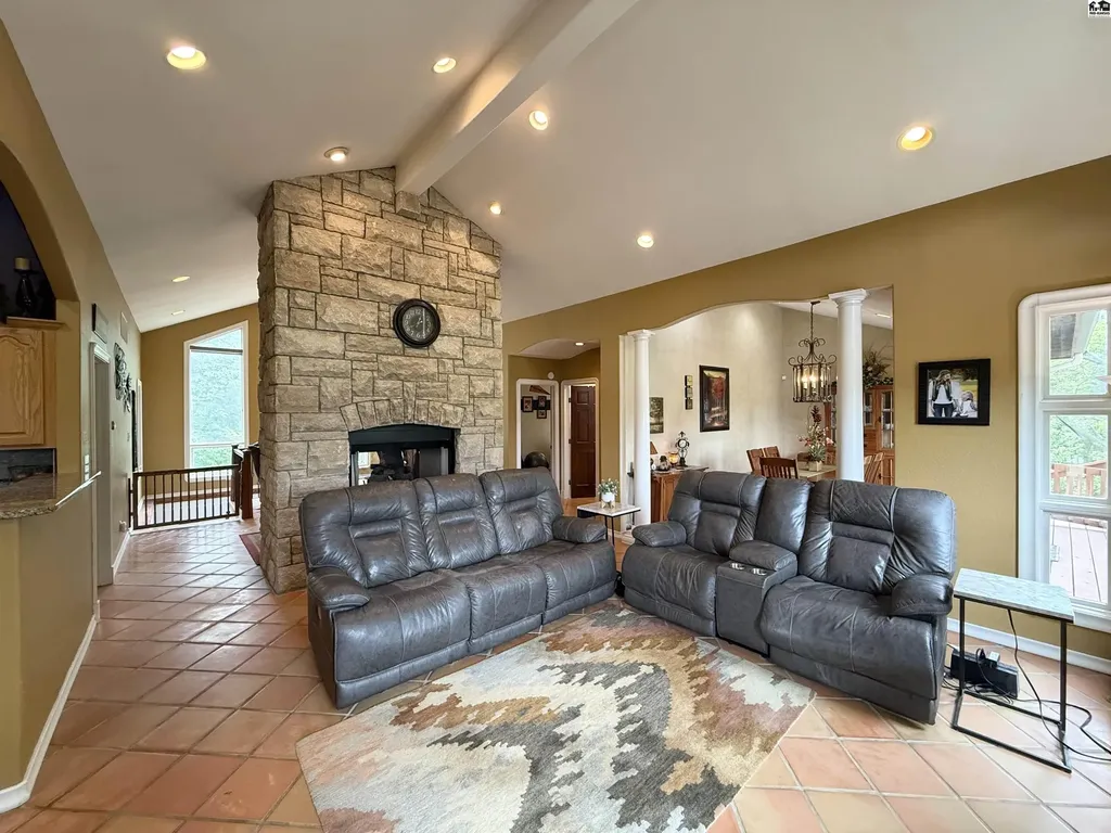 10171 Paganica Pass Hutchinson KS 67502