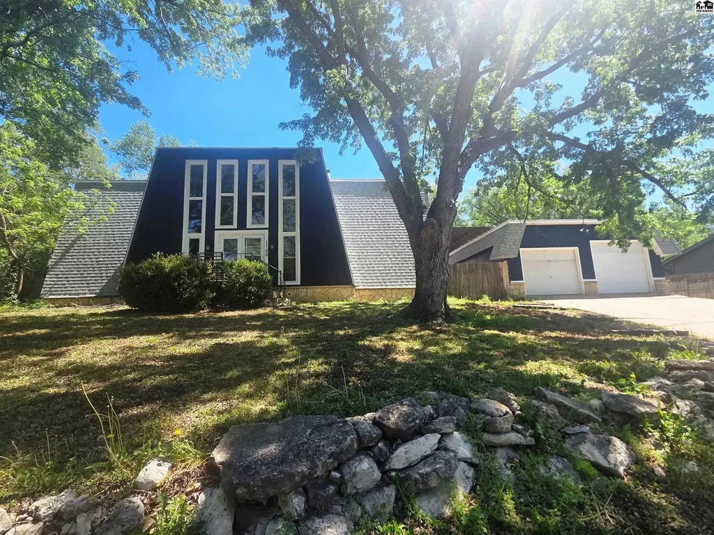 1120 Helen Street Augusta KS 67010