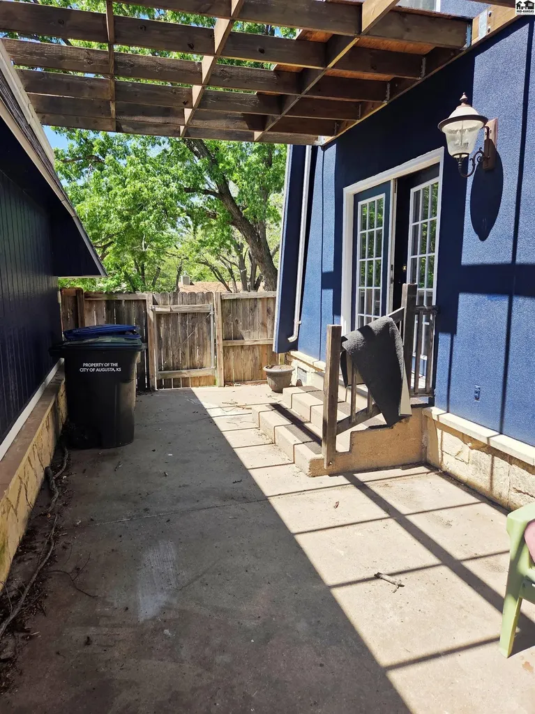 1120 Helen Street Augusta KS 67010
