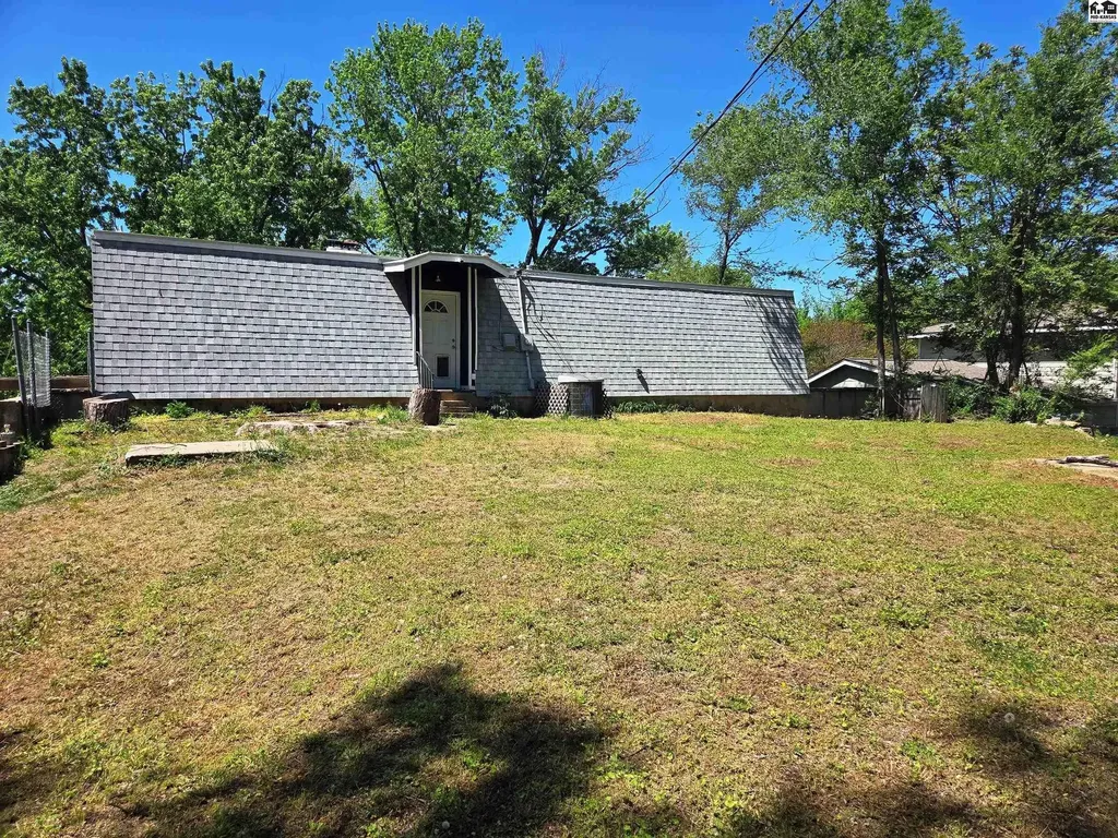 1120 Helen Street Augusta KS 67010