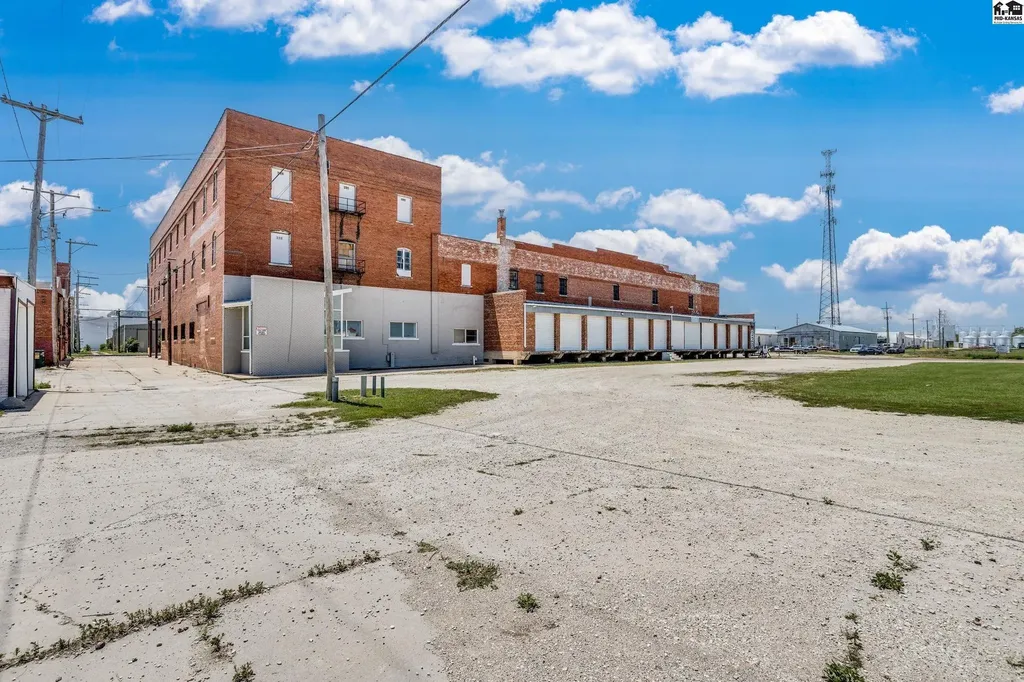 320 S Washigton Street Hutchinson KS 67501