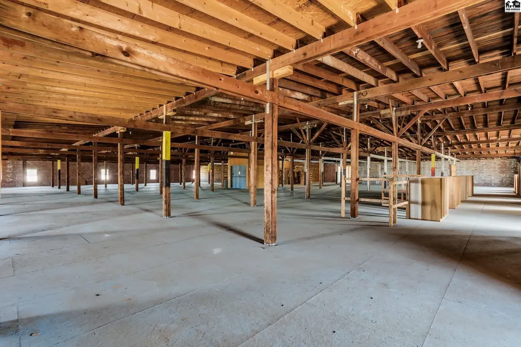 320 S Washigton Street Hutchinson KS 67501