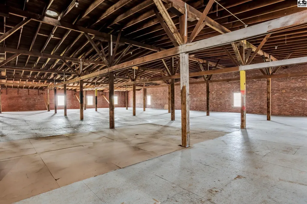 320 S Washigton Street Hutchinson KS 67501