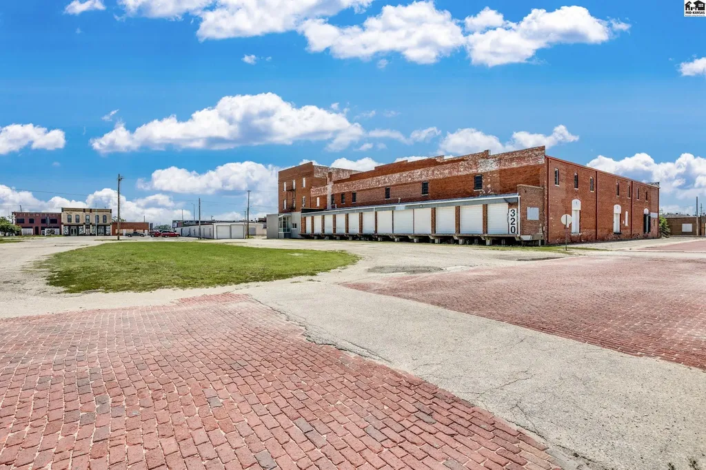 320 S Washigton Street Hutchinson KS 67501