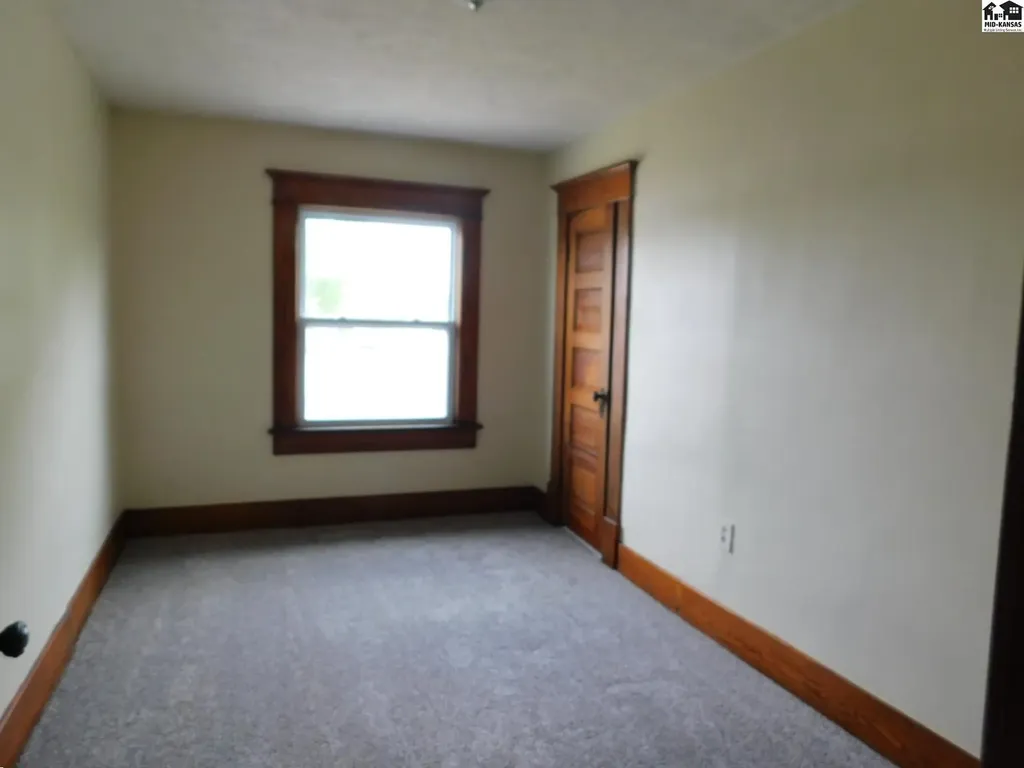 1225 E 11th Avenue Hutchinson KS 67501