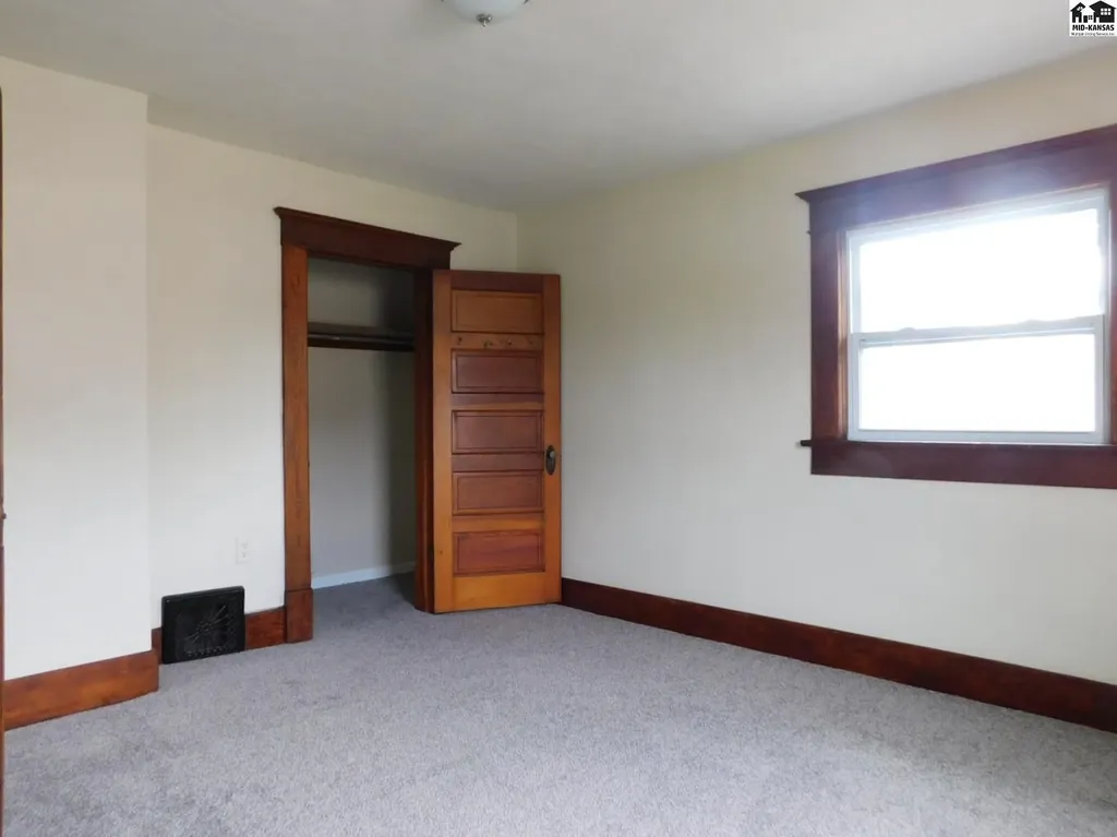 1225 E 11th Avenue Hutchinson KS 67501