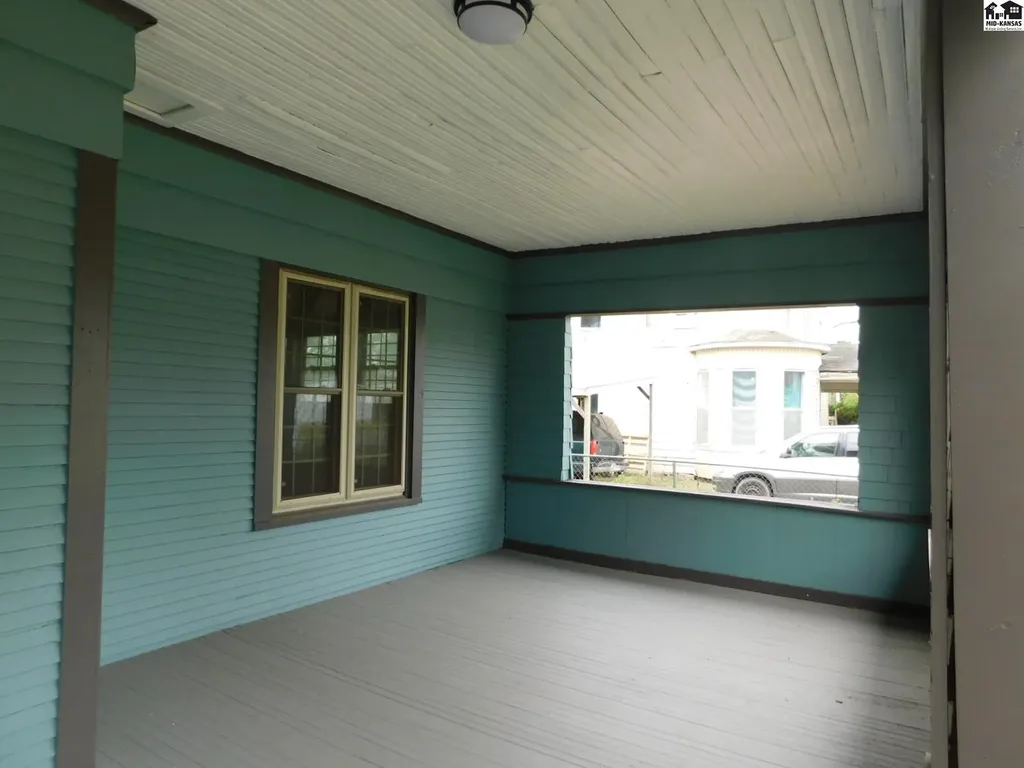 1225 E 11th Avenue Hutchinson KS 67501