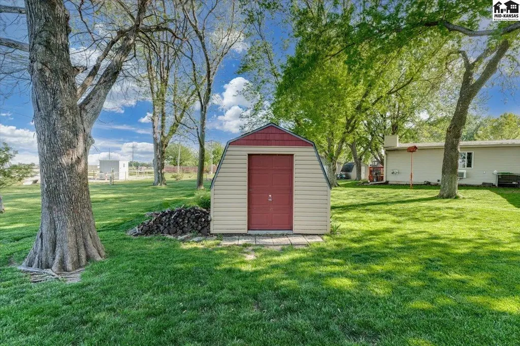 10 N Stadium Street Haven KS 67543