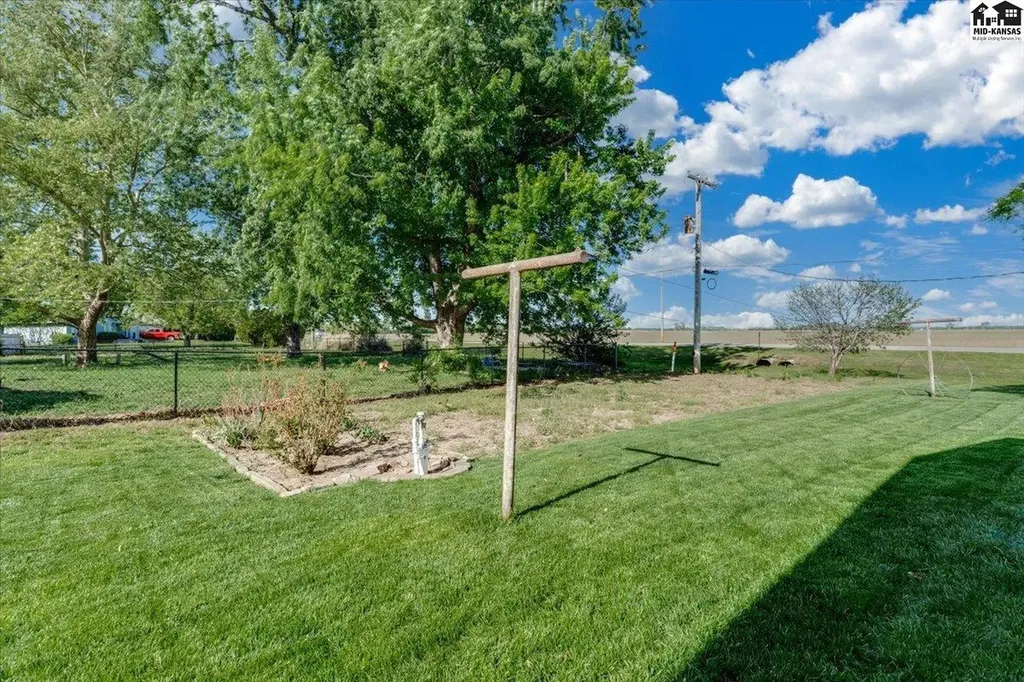 10 N Stadium Street Haven KS 67543
