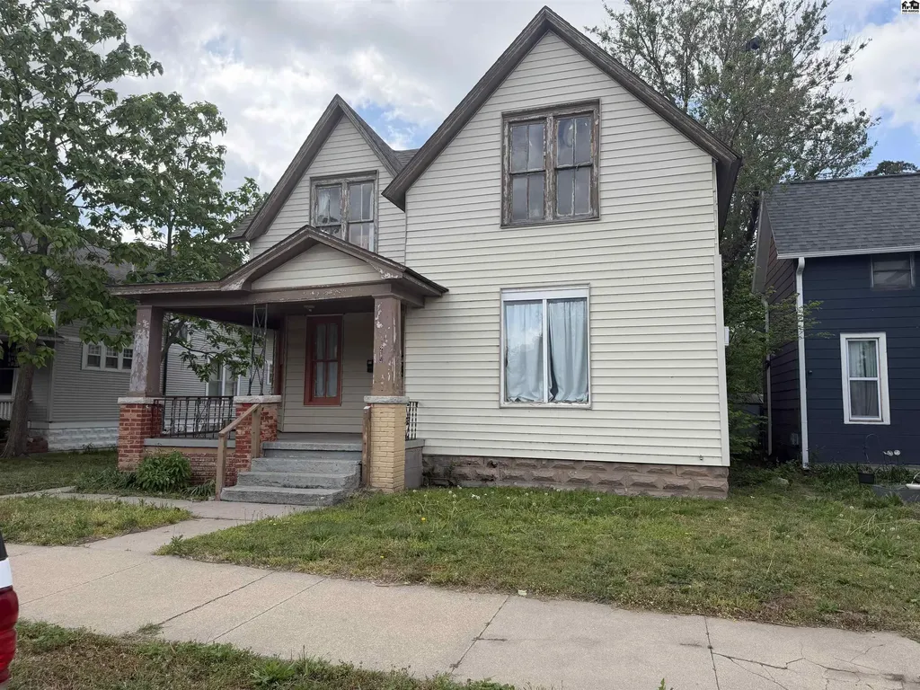 213 W 9th Street Hutchinson KS 67501