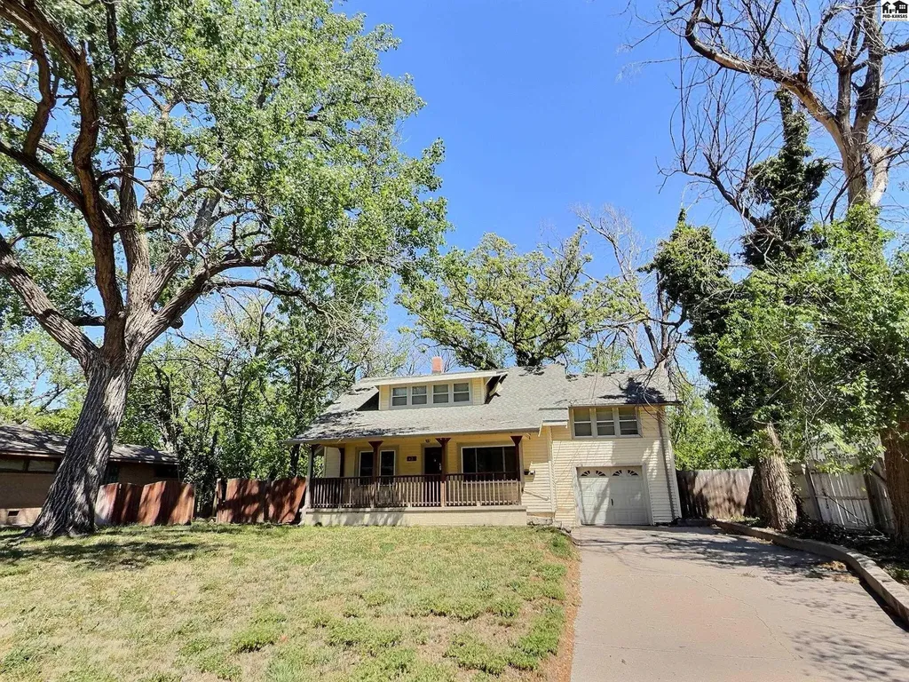 422 W 23rd Avenue Hutchinson KS 67502