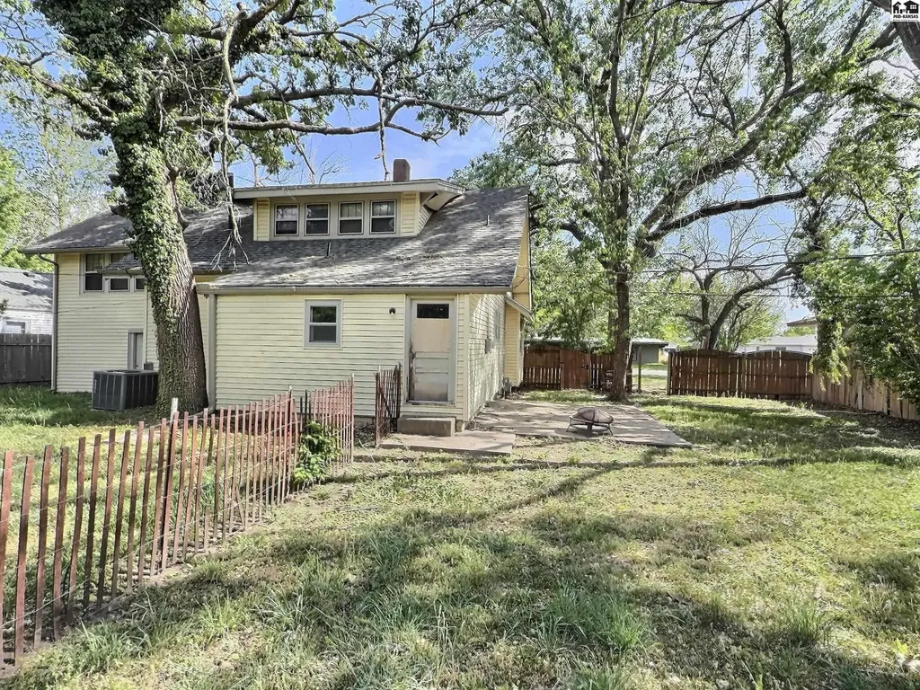 422 W 23rd Avenue Hutchinson KS 67502