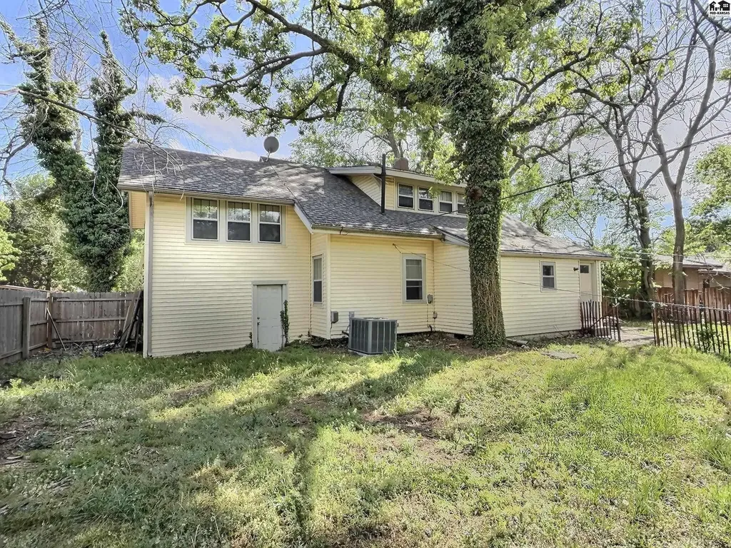 422 W 23rd Avenue Hutchinson KS 67502