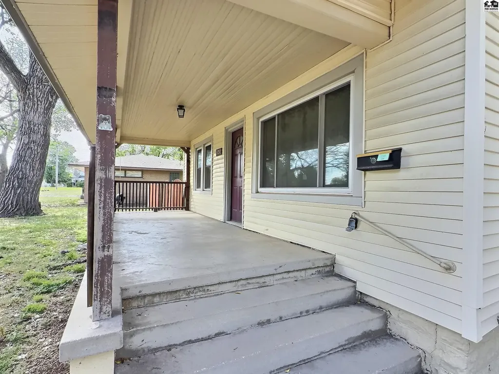 422 W 23rd Avenue Hutchinson KS 67502