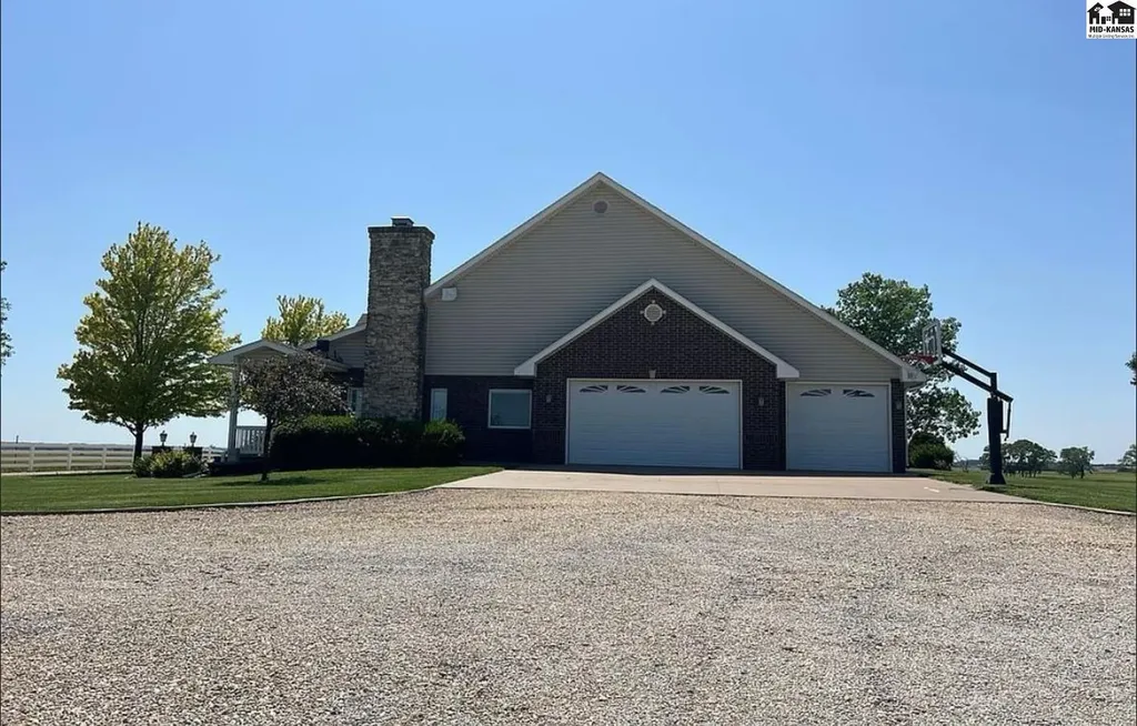 1310 E Arlington Road Hutchinson KS 67501