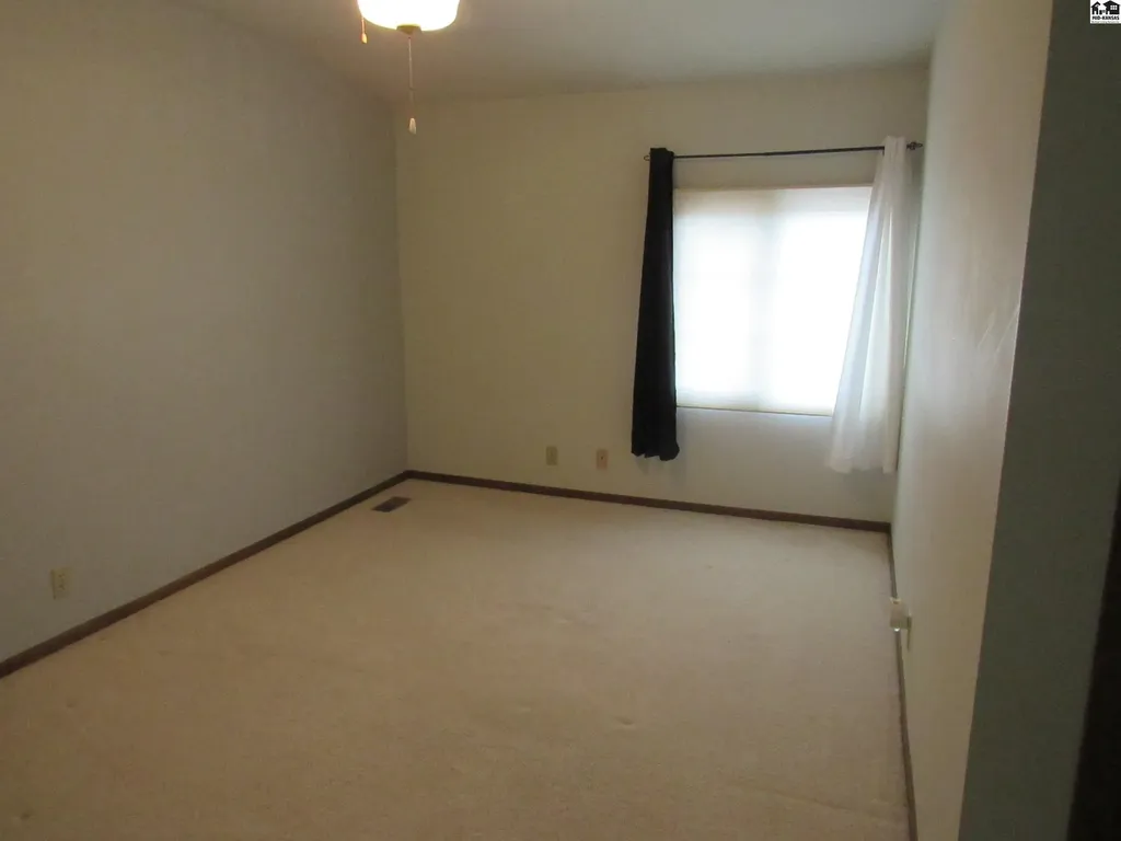 2810 Westminster Drive Hutchinson KS 67502
