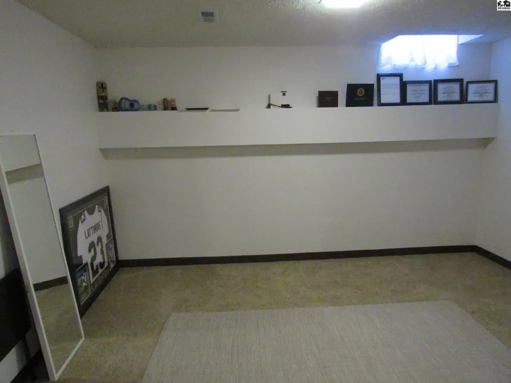 2810 Westminster Drive Hutchinson KS 67502