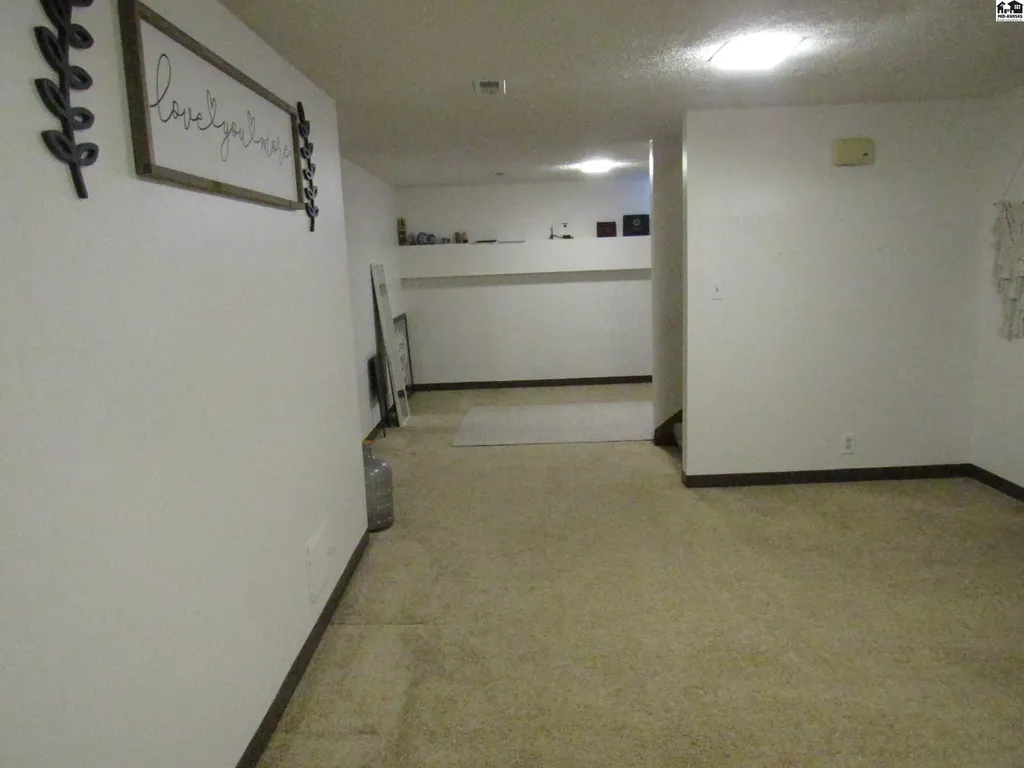 2810 Westminster Drive Hutchinson KS 67502