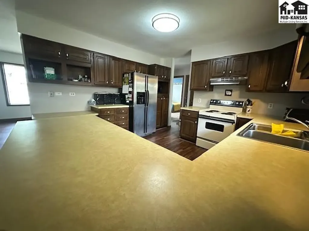 811 Foothill Drive Hutchinson KS 67502