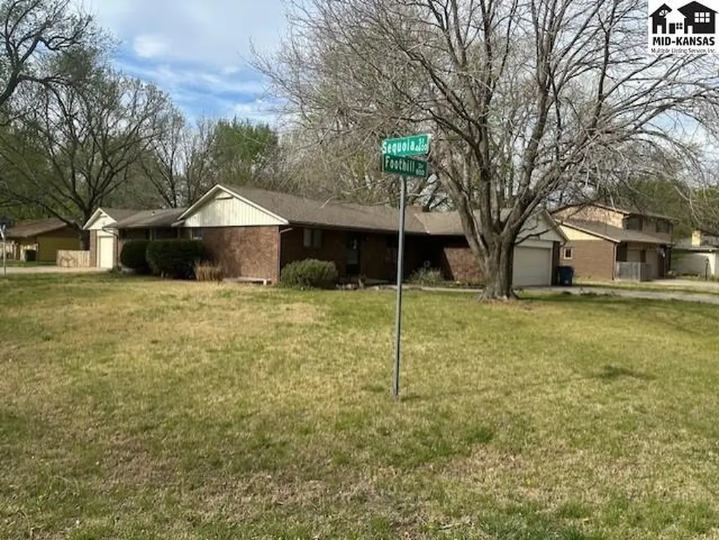 811 Foothill Drive Hutchinson KS 67502