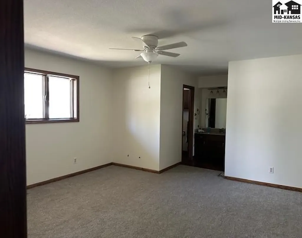811 Foothill Drive Hutchinson KS 67502