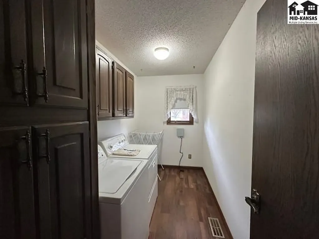 811 Foothill Drive Hutchinson KS 67502