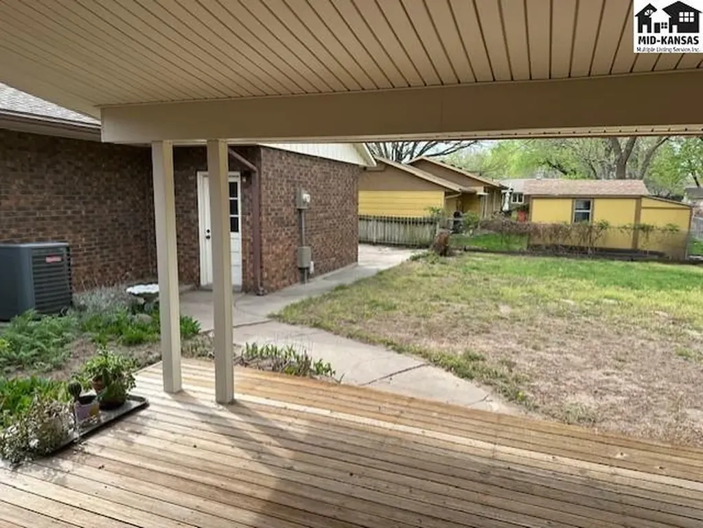 811 Foothill Drive Hutchinson KS 67502