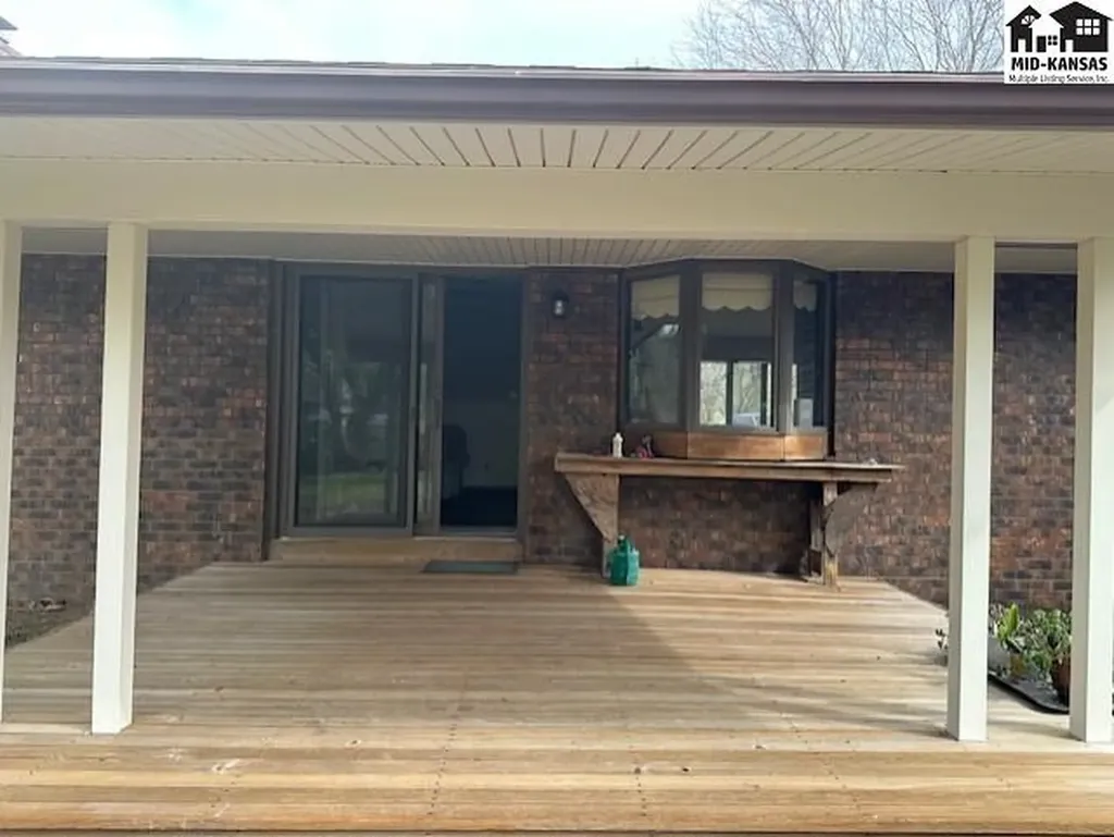 811 Foothill Drive Hutchinson KS 67502
