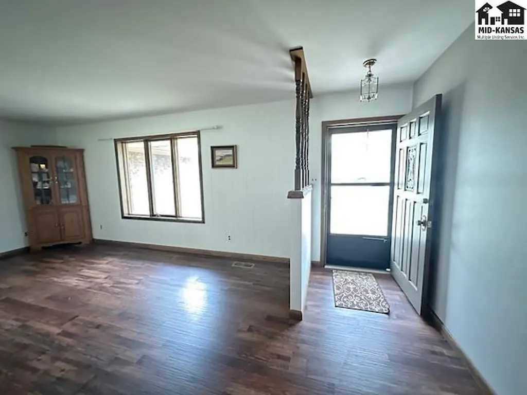 811 Foothill Drive Hutchinson KS 67502