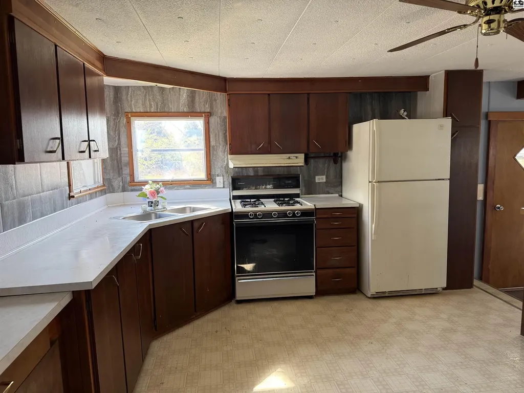 7210 E 30th Avenue Hutchinson KS 67502