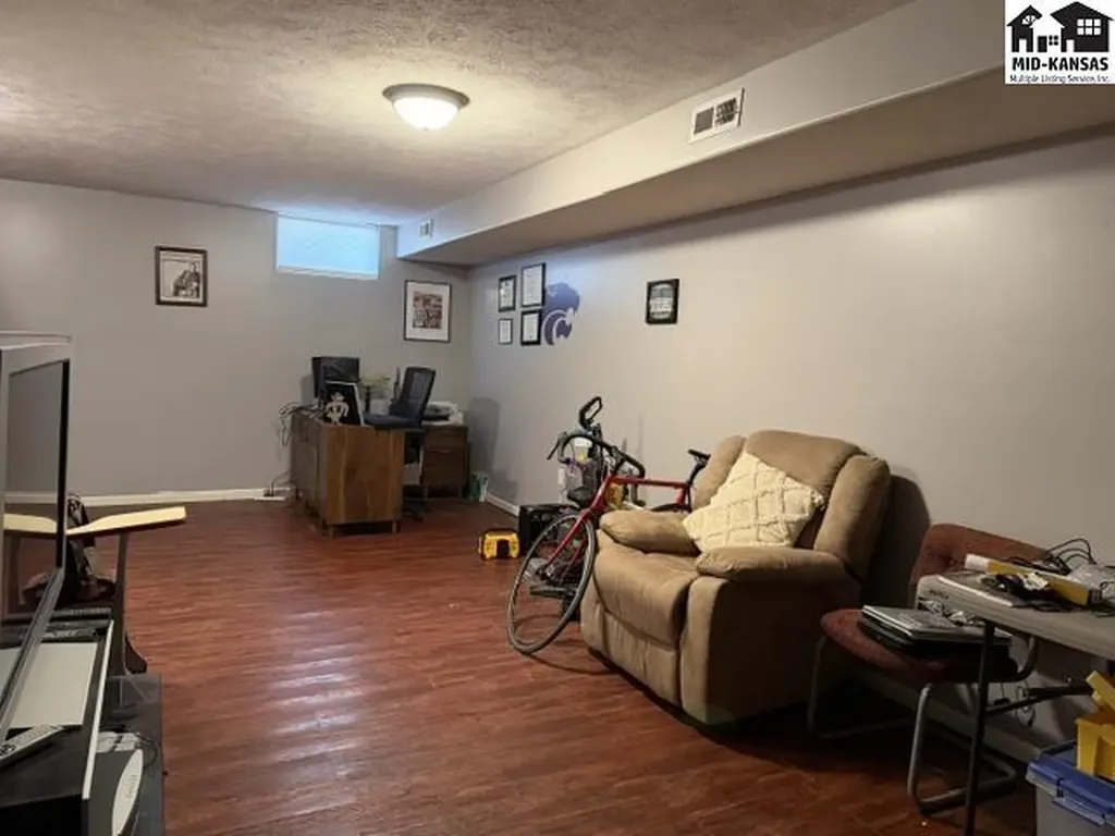 302 E 37th Avenue Hutchinson KS 67502