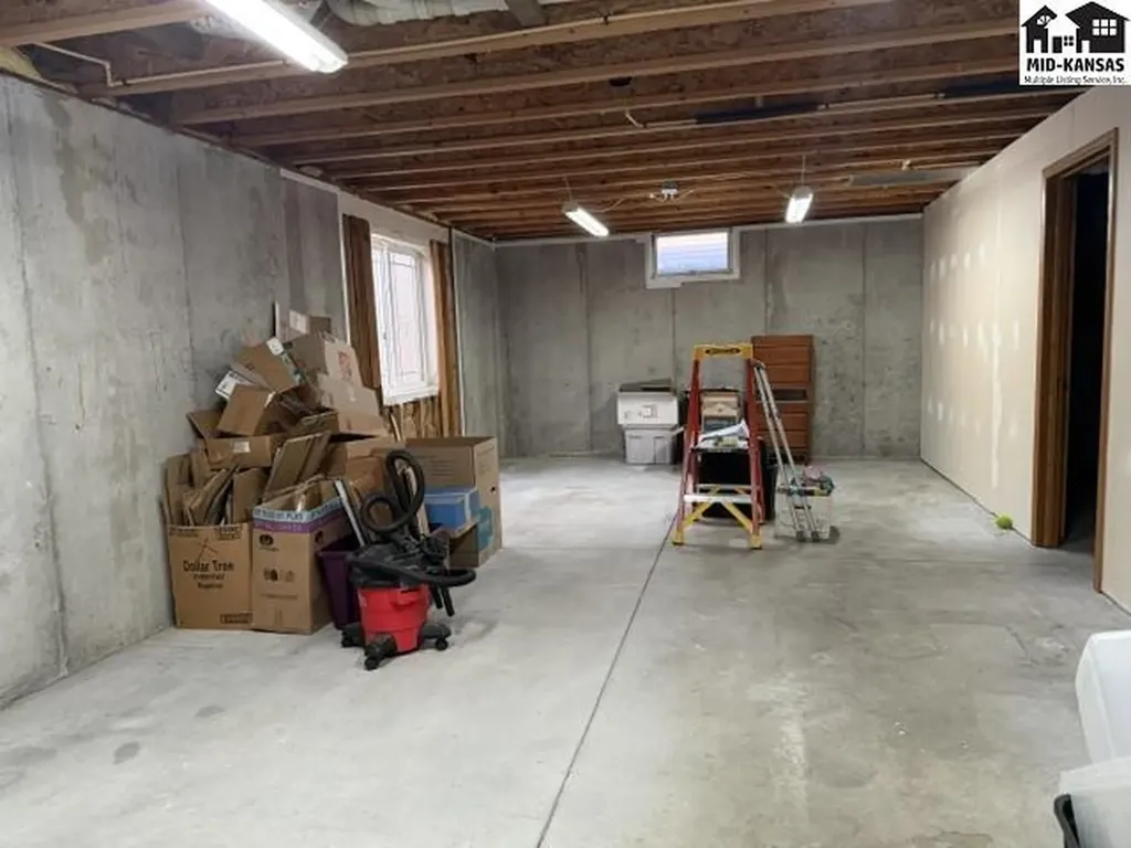 302 E 37th Avenue Hutchinson KS 67502