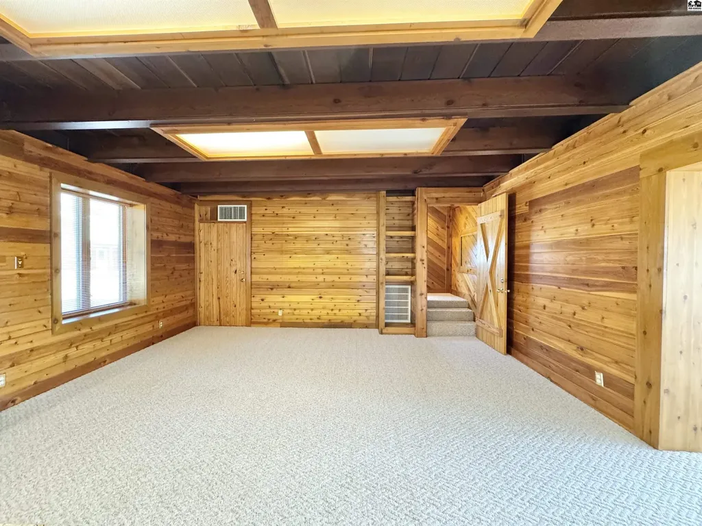 8 N Lake Drive Hutchinson KS 67501