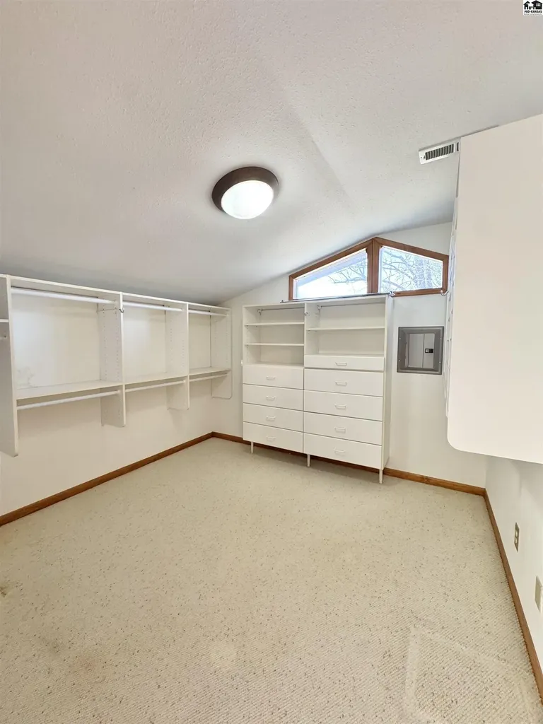 8 N Lake Drive Hutchinson KS 67501