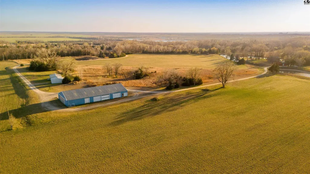 8 N Lake Drive Hutchinson KS 67501
