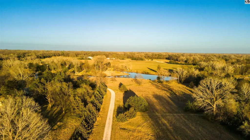 8 N Lake Drive Hutchinson KS 67501