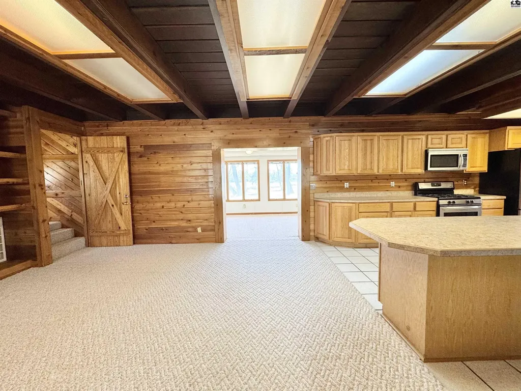 8 N Lake Drive Hutchinson KS 67501