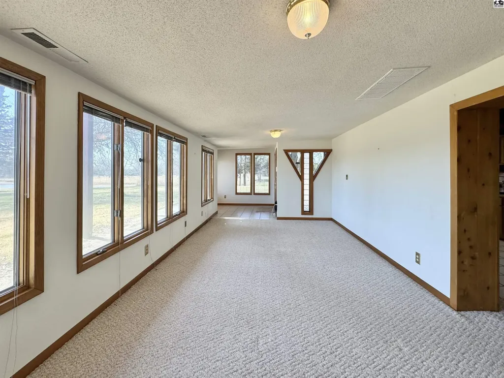8 N Lake Drive Hutchinson KS 67501