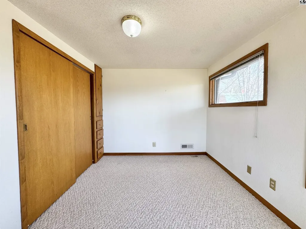 8 N Lake Drive Hutchinson KS 67501