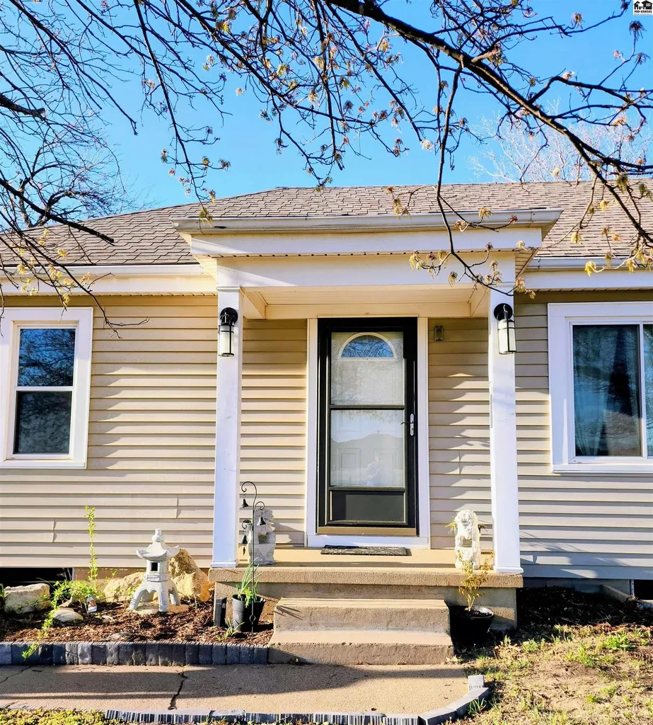 1914 E 26th Avenue Hutchinson KS 67502
