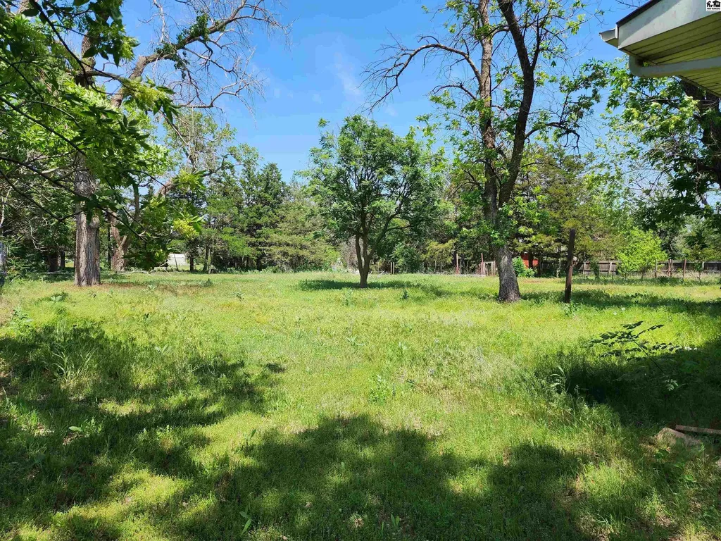 1914 E 26th Avenue Hutchinson KS 67502