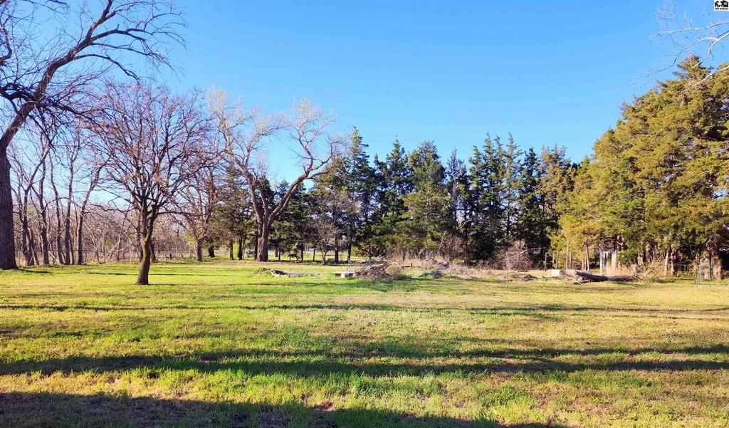 1914 E 26th Avenue Hutchinson KS 67502