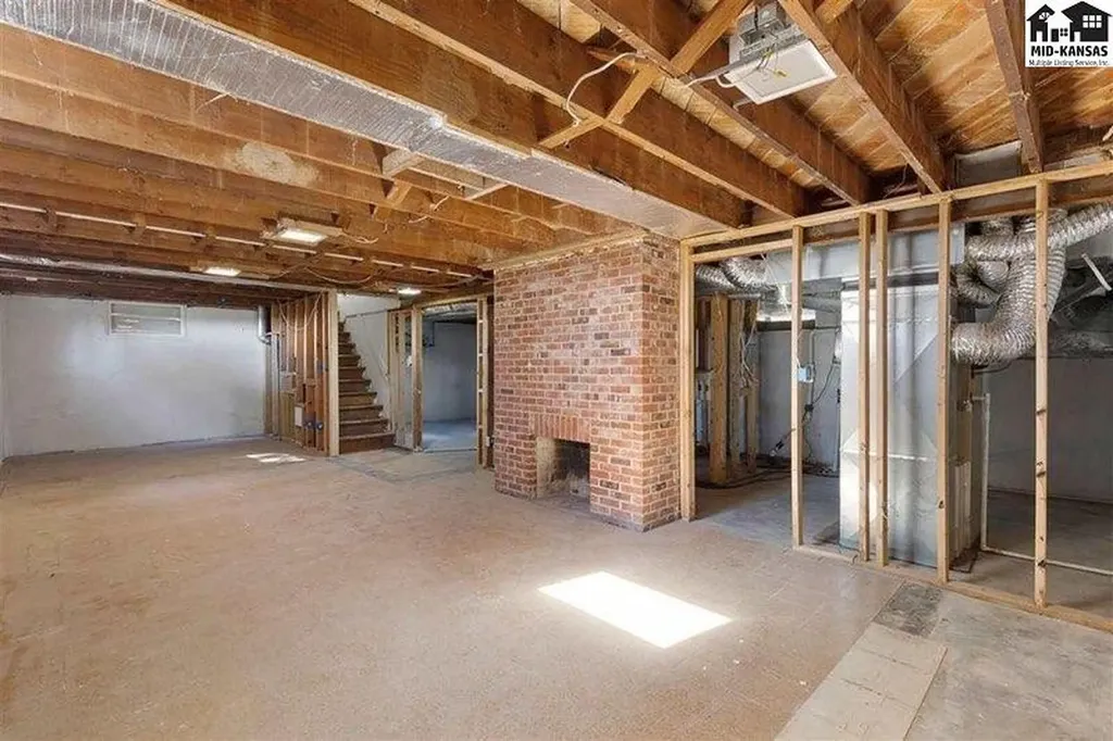 1914 E 26th Avenue Hutchinson KS 67502