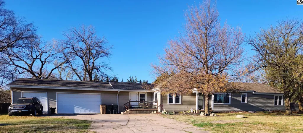 1914 E 26th Avenue Hutchinson KS 67502