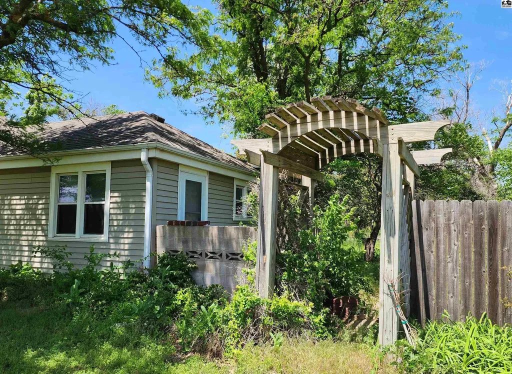 1914 E 26th Avenue Hutchinson KS 67502
