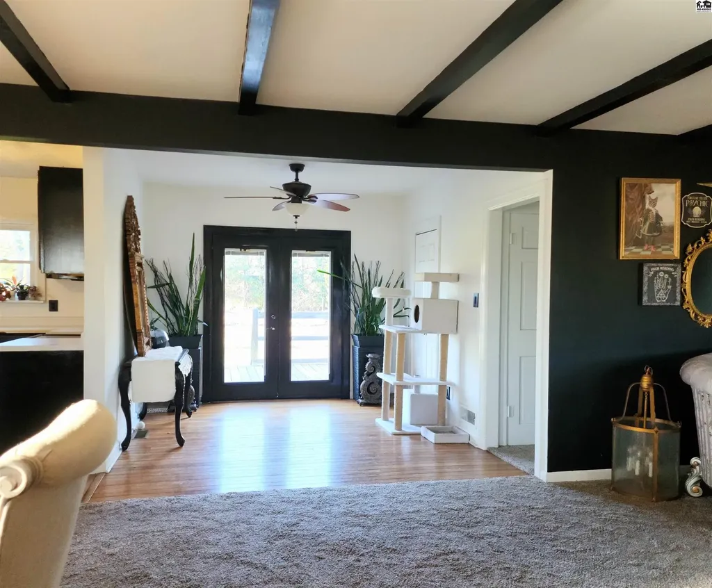 1914 E 26th Avenue Hutchinson KS 67502