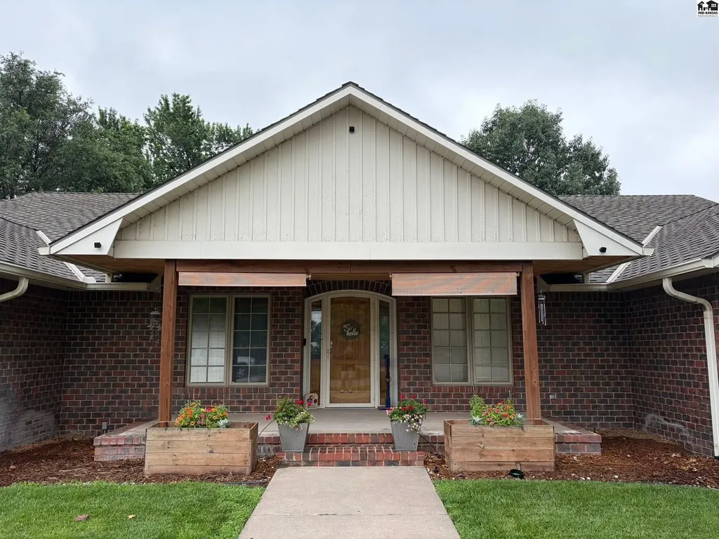 2702 Dickens Drive Hutchinson KS 67502