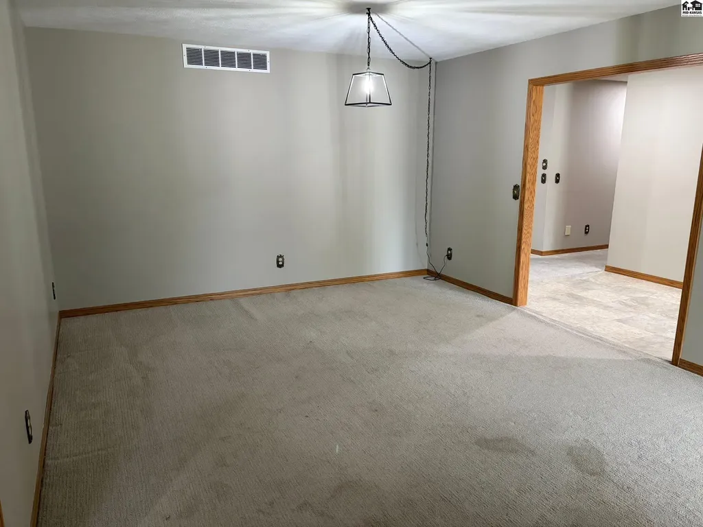 2702 Dickens Drive Hutchinson KS 67502